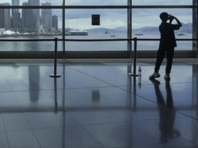 Henderson Land Turun Karena Jual Obligasi, Deflasi China Perburuk Pasar Saham