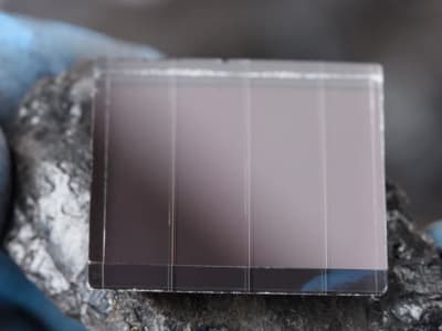 Longi Luncurkan Sel Surya Tandem Perovskit-Silikon Efisiensi 34,58%