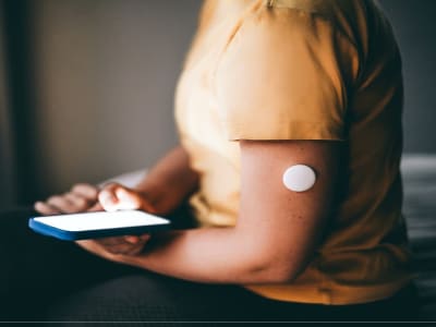 Perekat Baru Ramah Kulit untuk Perangkat Kesehatan Wearable yang Lebih Nyaman