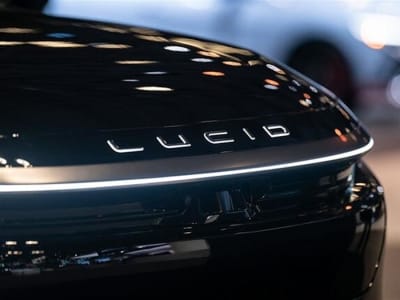 Lucid Akan Luncurkan Robotaxi 2026 dan Rencana Pemecahan Saham Balik