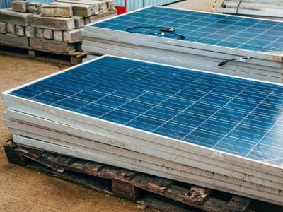 Mengubah Limbah Panel Surya dan CO2 Jadi Bahan Kimia Bernilai untuk Masa Depan