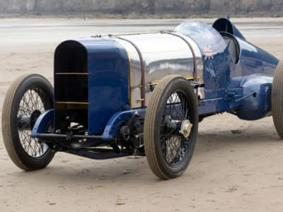 Kembalinya Mobil Blue Bird ke Pendine Sands Rayakan Rekor 241.40 km/jam (150 mph) Pertama