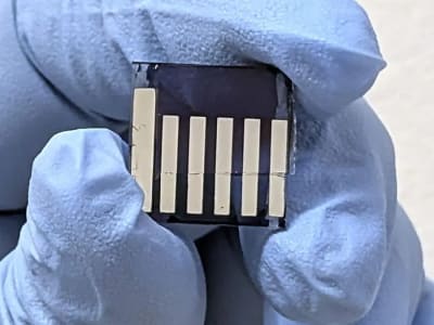 Spektrometer Mini Nano yang Bisa Dipasang di Smartphone untuk Analisis Kimia Cepat