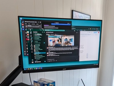 Rahasia Kenyamanan dan Produktivitas di Meja Kerja Cameron Faulkner