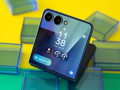 Samsung Galaxy Z Flip 7: Layar Cover Lebih Besar Bikin Pakai Flip Phone Makin Praktis