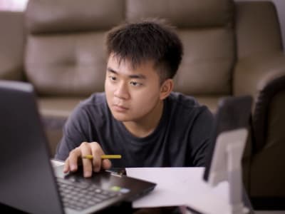 Potensi Besar XRP Jika SEC Setujui ETF, Tapi Ada Pilihan Saham Lebih Menjanjikan