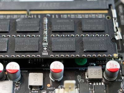 Mikrochip Gelombang Mikro Cornell: Komputasi Cepat dan Hemat Energi untuk Perangkat Pintar