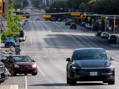 Tesla vs Waymo: Duel Robotaxi Otonom dan Strategi Perluasan Berbeda