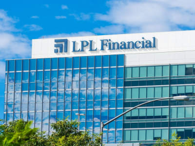 Tim Cincinnati Senilai 715 Juta Dolar Bergabung dengan LPL Financial untuk Percepat Pertumbuhan