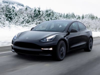 Tesla Hadapi Penurunan Penjualan, Fokus Besar pada Teknologi Mobil Otonom