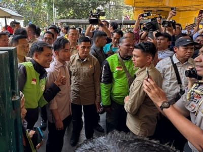 Wapres Gibran Sapa Pengemudi Ojol dan Bagikan Sembako Pasca Demonstrasi