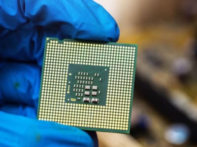Chip AI Baru Gunakan Cahaya untuk Operasi Lebih Cepat dan Hemat Energi