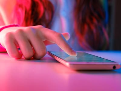 Cara Mudah Matikan Autoplay Video dan GIF di Media Sosial Populer