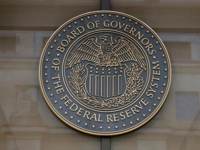 The Fed Turunkan Suku Bunga, Saham Kripto Bergerak Beragam dan Ancaman Keamanan Mengintai