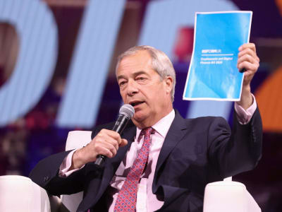 Nigel Farage Kritik Keras Bank of England Batasi Stablecoin dan Inovasi Digital