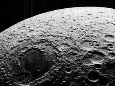 Penemuan Longsor Aktif Tunjukkan Bulan Masih Aktif Secara Geologis