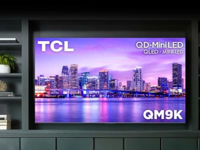 TCL Rilis TV QM9K Canggih dengan AI Gemini dan Sensor Otomatis