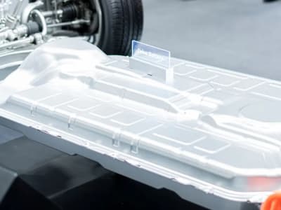 Inovasi Berbahaya: Sistem Peluncuran Baterai Mobil Listrik di China