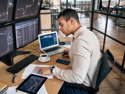 Investasi AI: Mengapa Alibaba dan ASML Lebih Menjanjikan Daripada Palantir