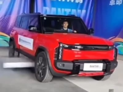 Sistem Keselamatan Baterai EV Unik dari China: Melempar Paket Baterai Terbakar