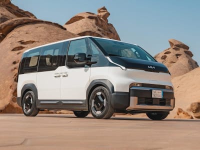Kia dan Red Sea Global Hadirkan Mobil Listrik Inovatif Dukung Smart City Saudi