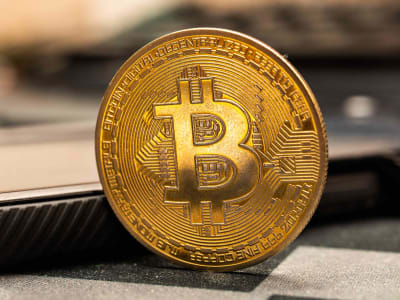 Harga Bitcoin Cetak Rekor Baru Dorong Saham Kripto Melesat