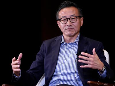 Joe Tsai: Perlombaan AI Adalah Maraton, Fokus pada Adopsi Bukan Ukuran Model