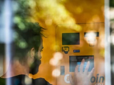 Ancaman Tarif Trump Picu Kejatuhan Besar di Pasar Cryptocurrency dan Saham