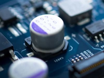 Quantum eMotion dan Peluncuran Qastle: Peluang Atau Risiko Besar di Pasar Saham?