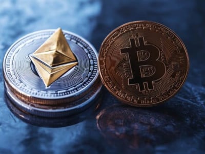 Kenapa Altseason Tak Kunjung Datang? Uang Malah Berputar Ke Bitcoin