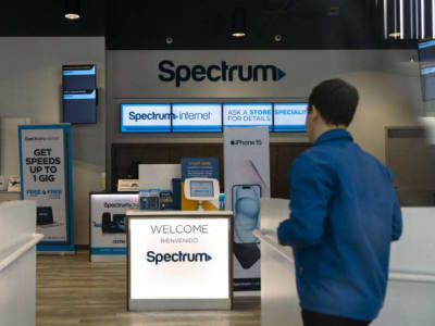 Penurunan Pelanggan Spectrum karena Cord-Cutting, PHK dan Merger Jadi Strategi