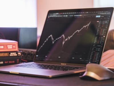Jim Cramer: Pertahankan Saham ADP Meskipun Harga Turun, Cek Juga Saham AI