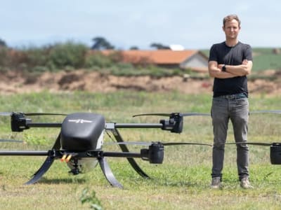 Seneca Luncurkan Drone Pemadam Kebakaran Otonom dengan Dana 60 Juta Dollar