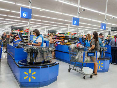 Walmart Memperkuat Bisnis dengan Membeli Pusat Perbelanjaan Sendiri