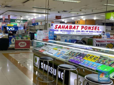 Pasar Smartphone Global Tumbuh Berkat Inovasi AI dan Perangkat Lipat 2025
