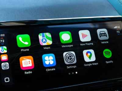 GM Akan Hapus Apple CarPlay dan Android Auto di Mobil Gas Secara Bertahap