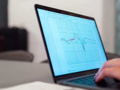 Oracle dan AI: Rumor, Peluang Investasi, dan Tantangan Pendanaan Besar