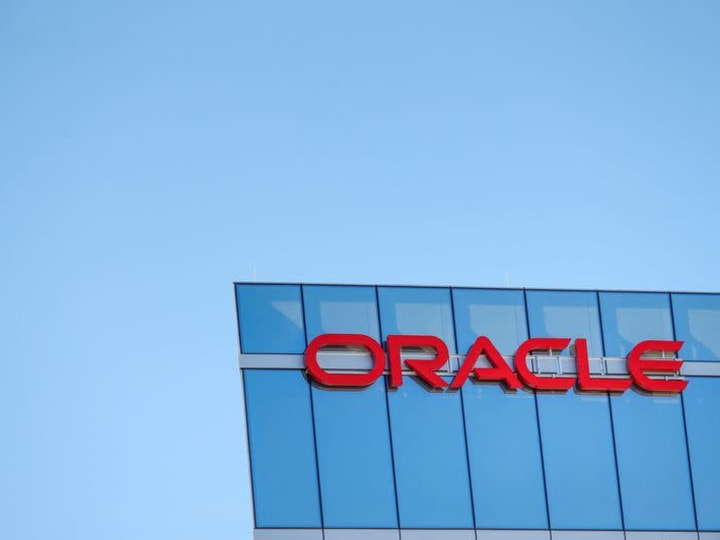 Oracle mengalami penurunan saham setelah gagal memenuhi target pendapatan Wall Street akibat persaingan ketat di sektor cloud.