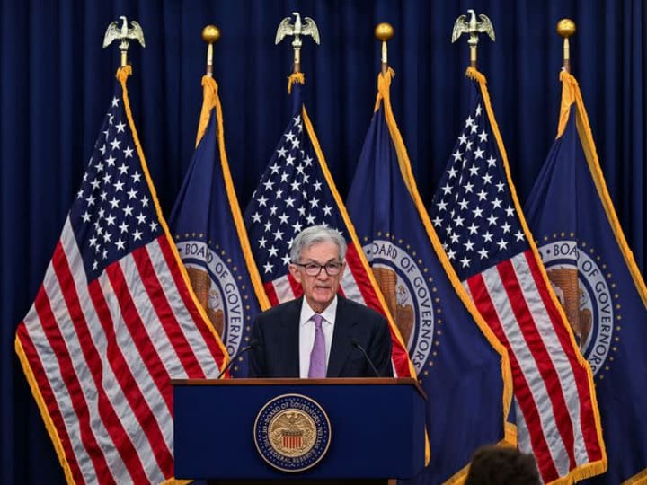 Federal Reserve diperkirakan akan memangkas suku bunga sebesar 25 bps pada 18 Desember, dan akan menghentikan penurunan pada bulan Januari - survei Reuters.