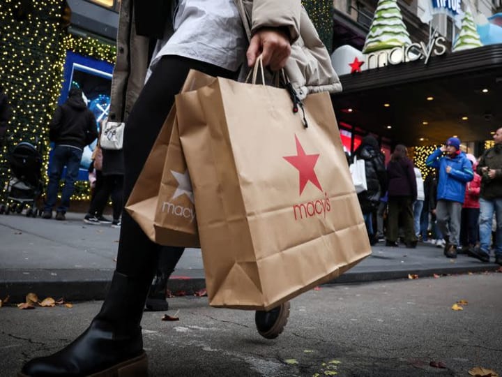 Macy's memangkas proyeksi laba yang disesuaikan, saham turun 8%