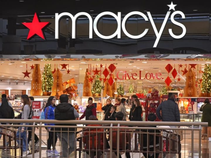 Macy's menawarkan pandangan campuran setelah melaporkan penurunan laba dan penjualan pada kuartal ketiga.