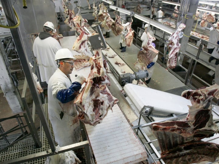 Harga Daging dan Susu di AS Diperkirakan Akan Melonjak Jika Donald Trump Melaksanakan Skema Deportasi Massal