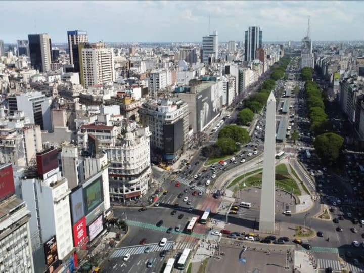 Ekonomi Argentina diperkirakan menyusut 2,6% pada kuartal ketiga, tetapi resesi bisa terputus.