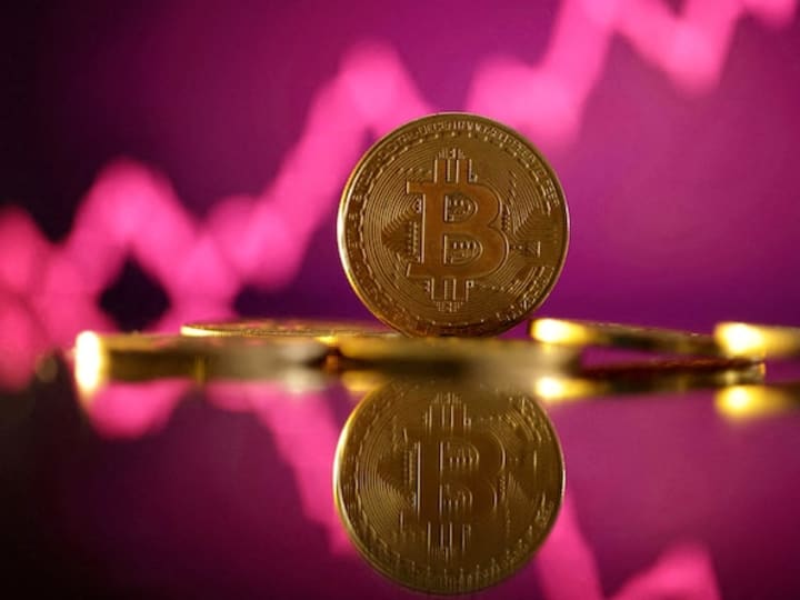 Bitcoin melonjak melewati Rp 1.76 miliar ($107,000) , harapan tumbuh untuk cadangan strategis.