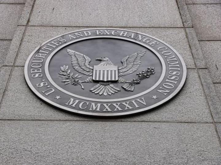 SEC menjatuhkan denda sebesar Rp 115.11 miliar ($7 juta)  kepada empat perusahaan karena 'pengungkapan siber yang menyesatkan' terkait peretasan SolarWinds.