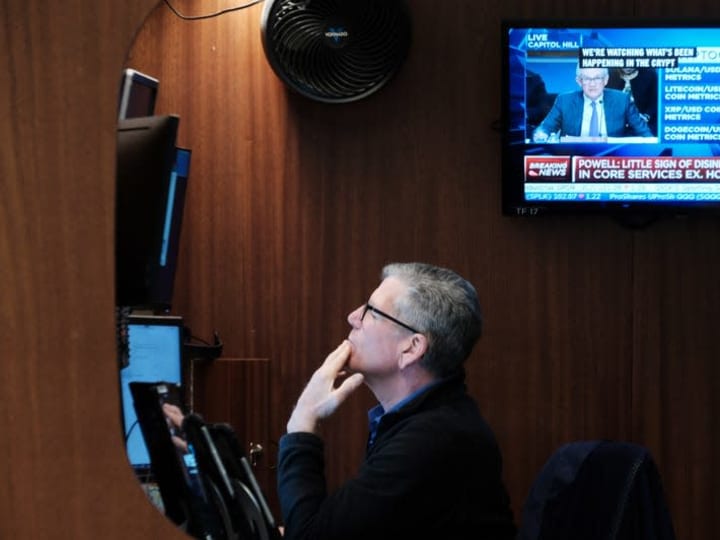 Dow jatuh sebesar 1.000 poin setelah Fed mengurangi suku bunga sebesar seperempat poin dan memberikan sinyal tentang sikap yang lebih hati-hati pada tahun 2025.