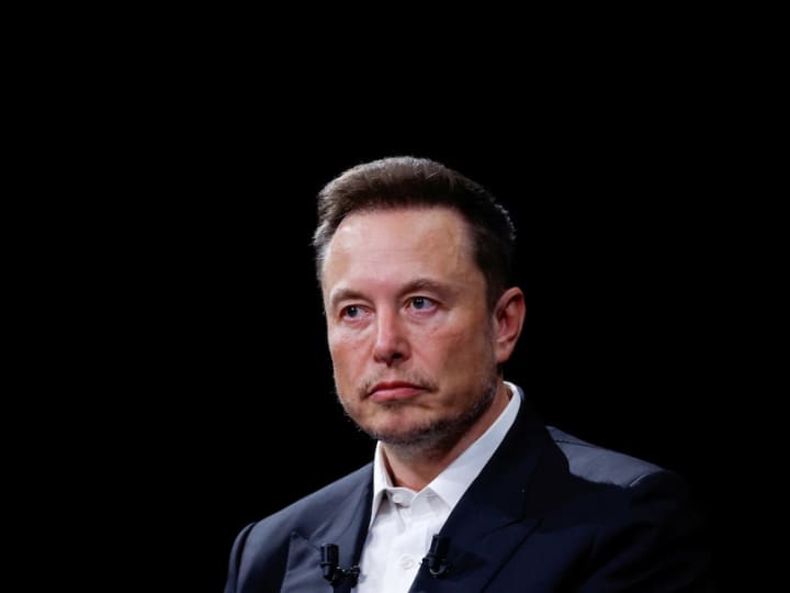SpaceX milik Musk menggugat panel California, menuduh adanya bias politik terkait peluncuran roket.