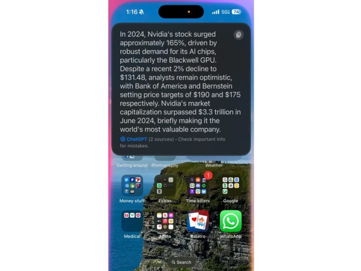 Apple akhirnya menambahkan ChatGPT ke iPhone. Tidak ada jaminan bahwa ini akan meningkatkan penjualan.