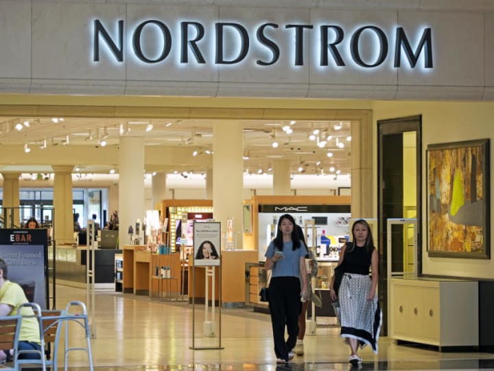 Nordstrom akan diakuisisi oleh keluarga Nordstrom dan sebuah grup ritel Meksiko seharga Rp 102.78 triliun ($6,25 miliar) .