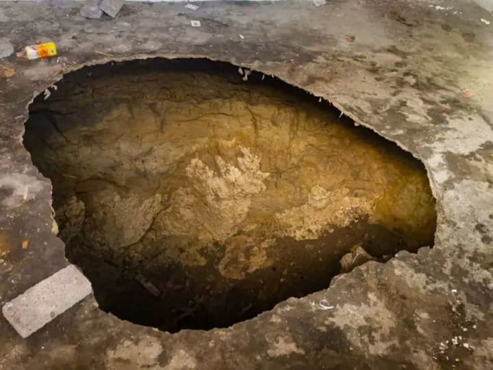 Mimpi buruk lubang sinkhole di desa Tiongkok berlanjut dengan runtuhnya lantai dapur.